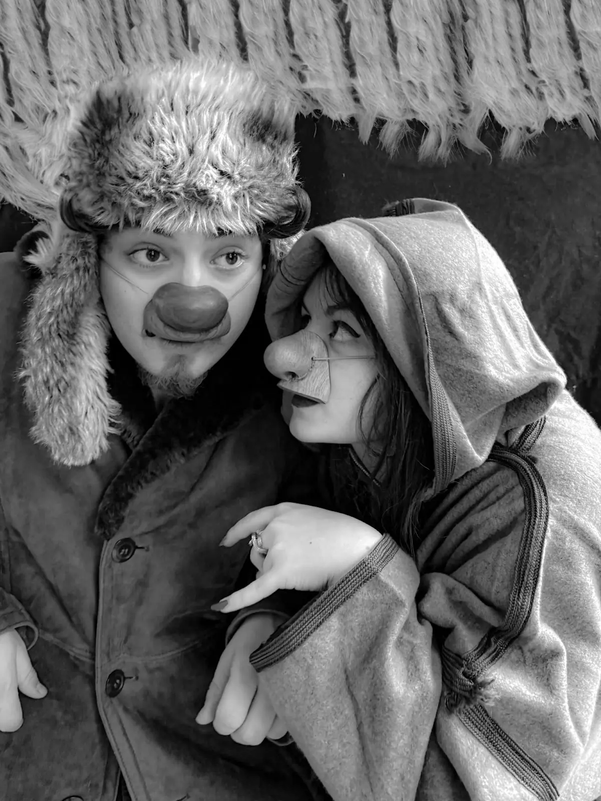 Amaury et partenaire jouant les clowns